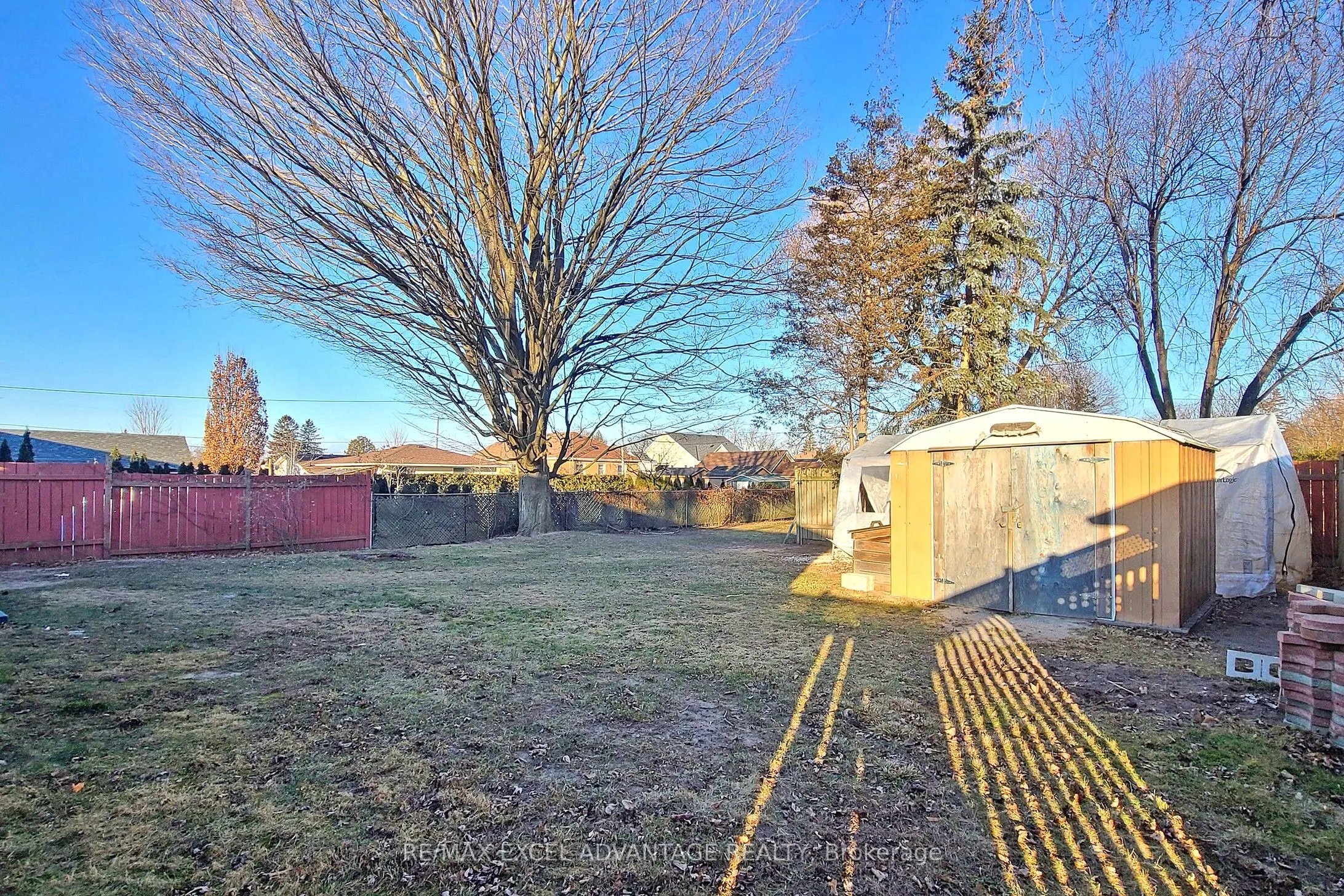 558 Adelaide Avenue W, #Main