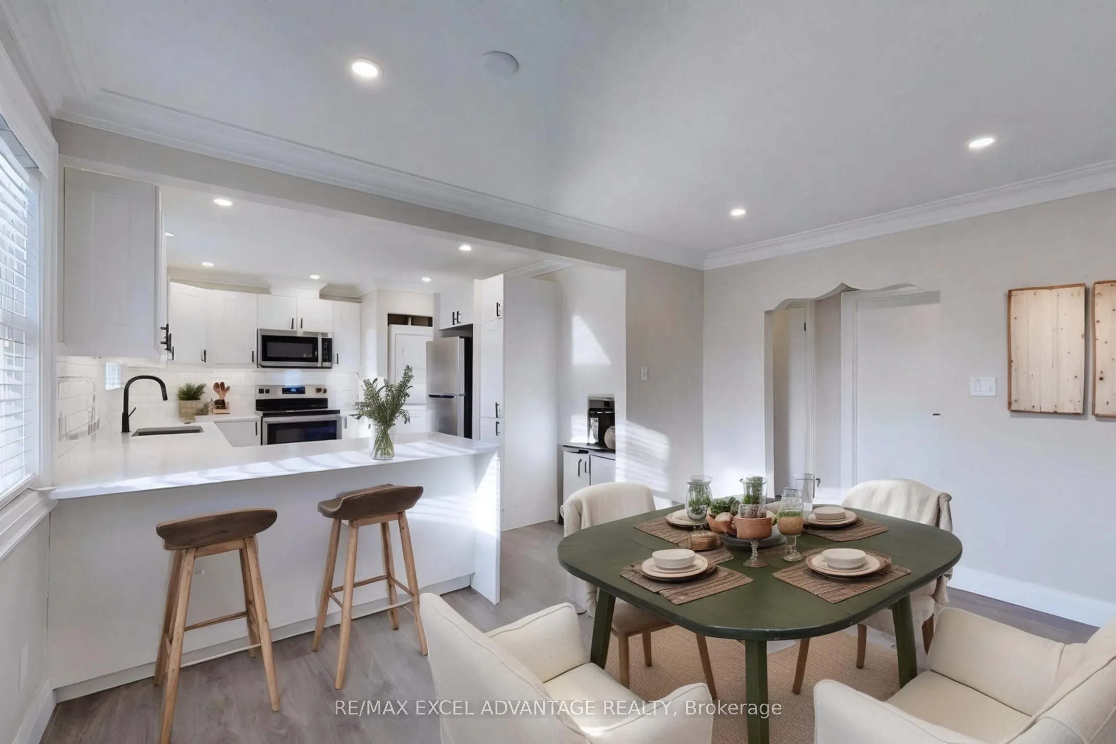 558 Adelaide Avenue W, #Main