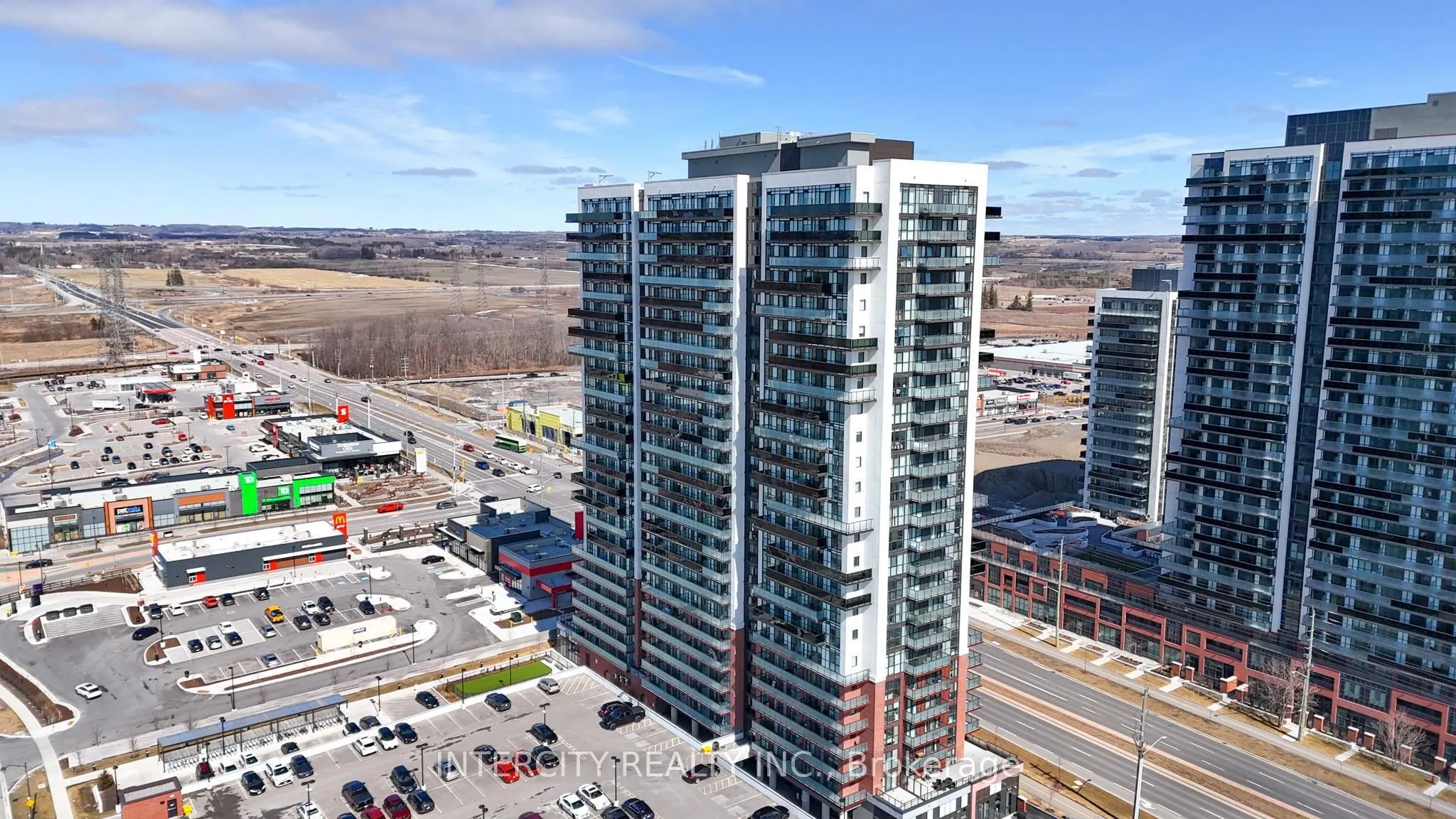 2550 Simcoe Street N, #1207