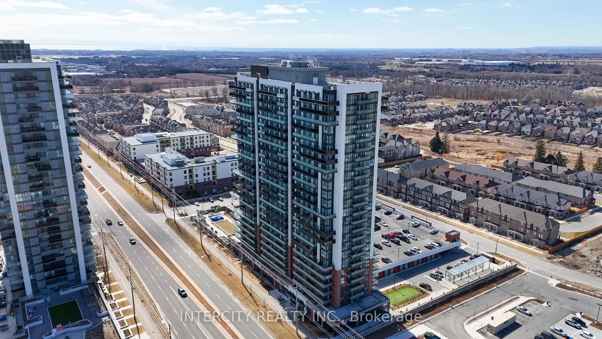 2550 Simcoe Street N, #1207