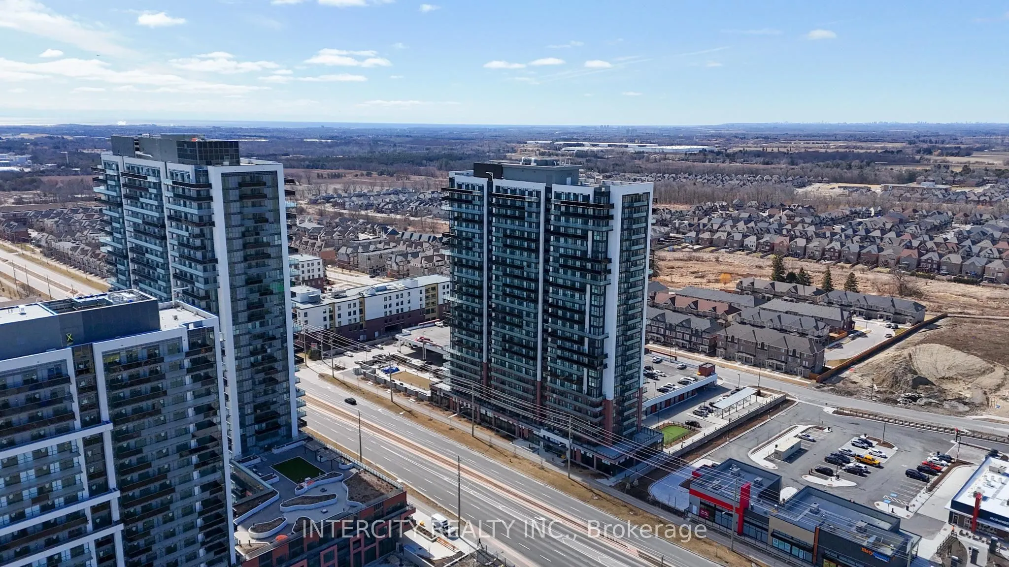 2550 Simcoe Street N, #1207