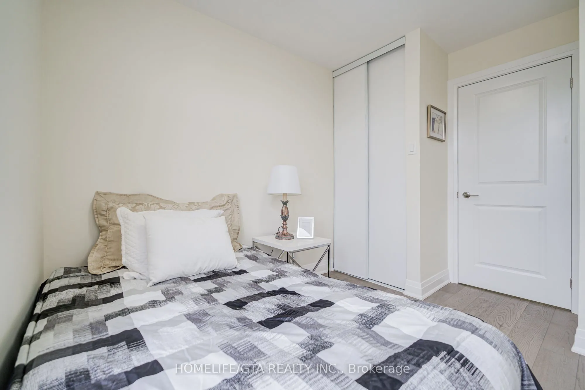 6 Sprucewood Court