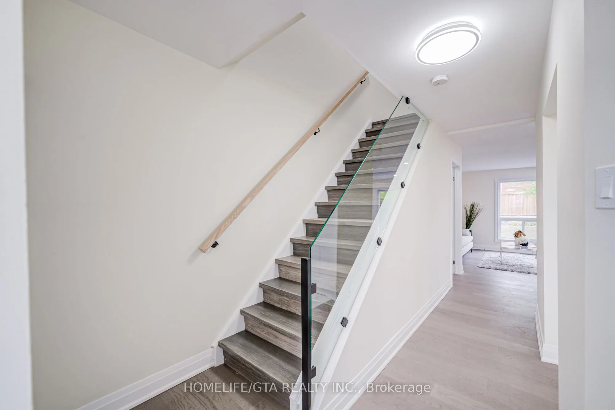 6 Sprucewood Court
