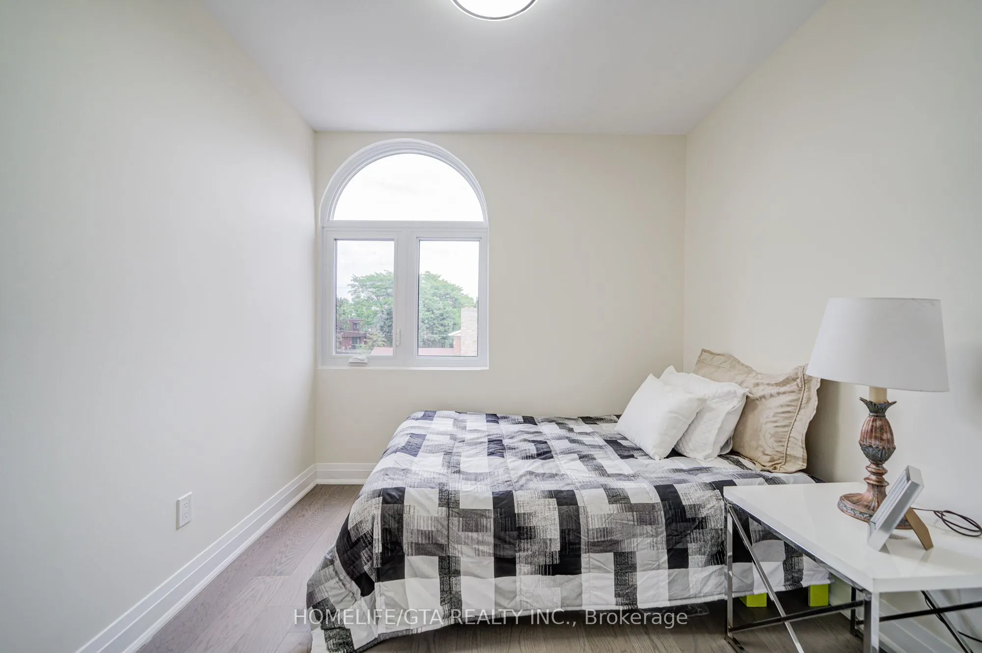 6 Sprucewood Court
