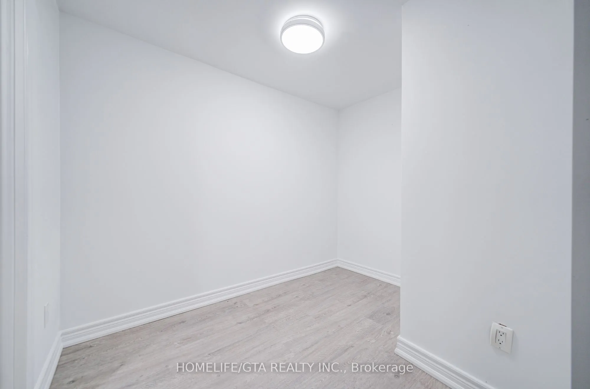 6 Sprucewood Court