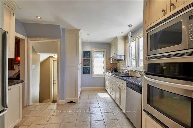 24 Rossland Road E