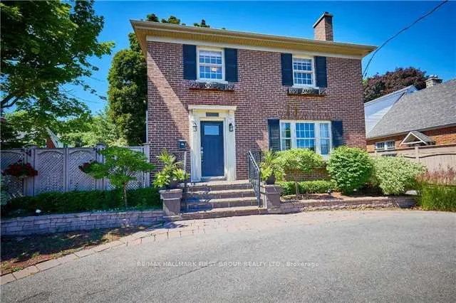 24 Rossland Road E