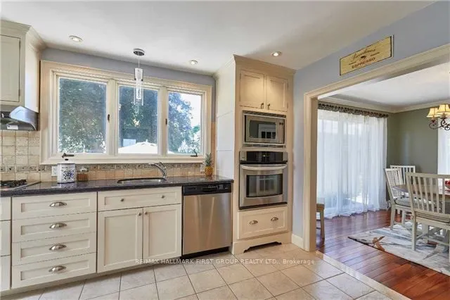 24 Rossland Road E