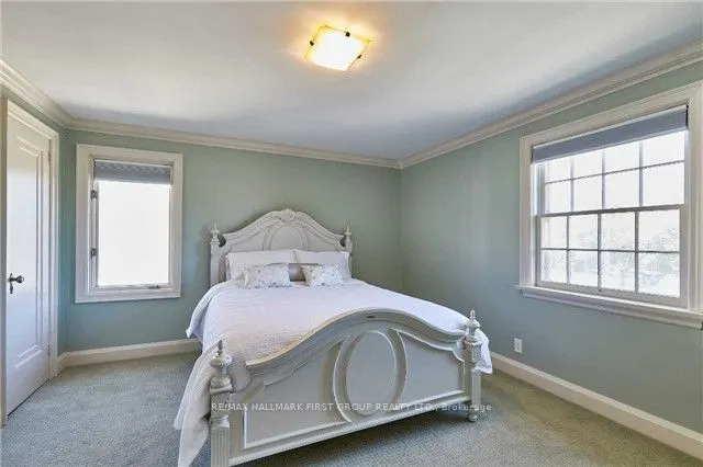 24 Rossland Road E