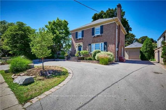 24 Rossland Road E