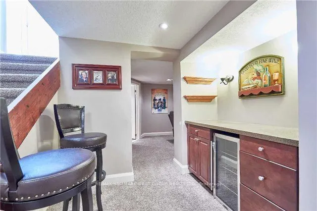 24 Rossland Road E
