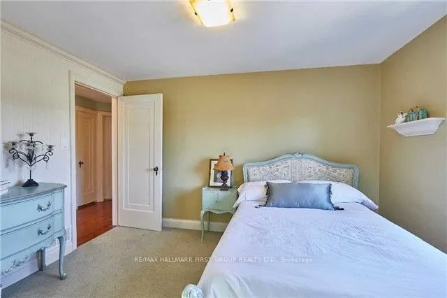 24 Rossland Road E