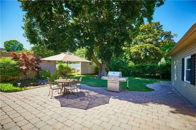24 Rossland Road E
