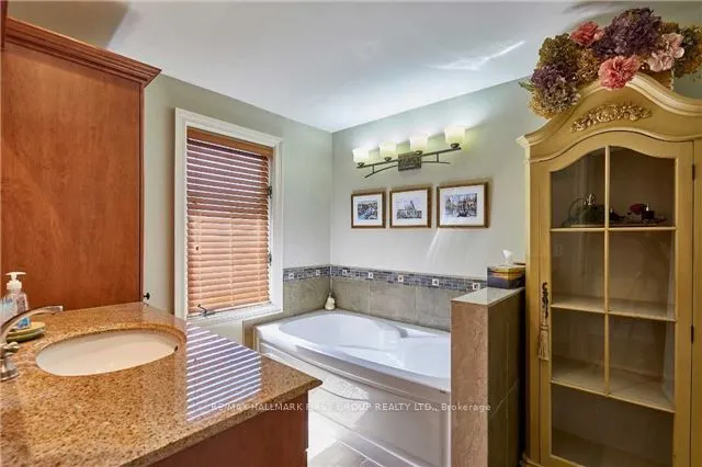 24 Rossland Road E