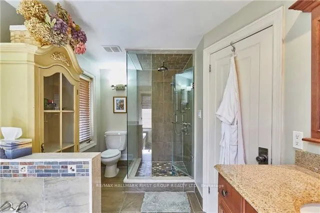 24 Rossland Road E
