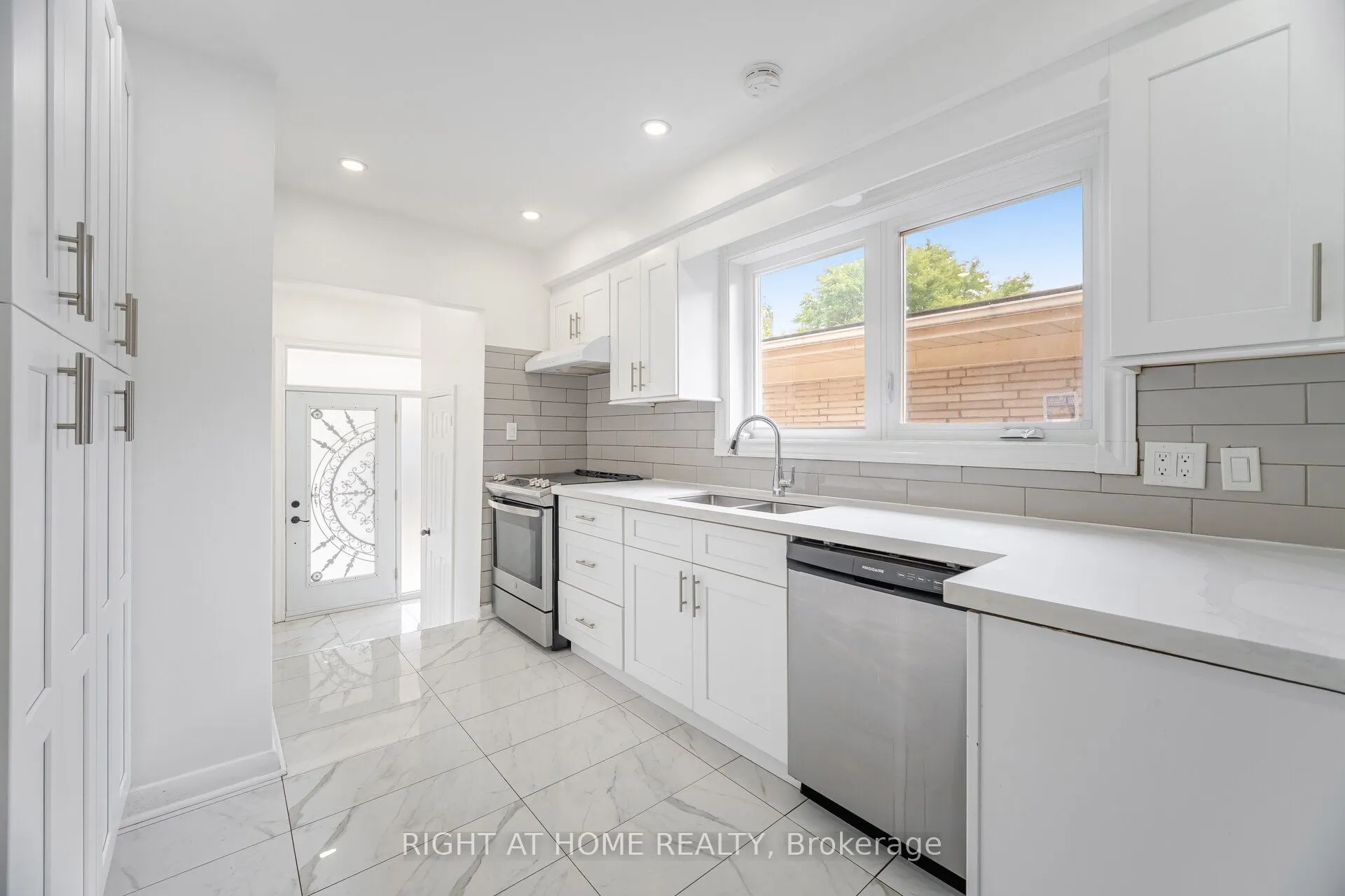 348 Bellamy Road N