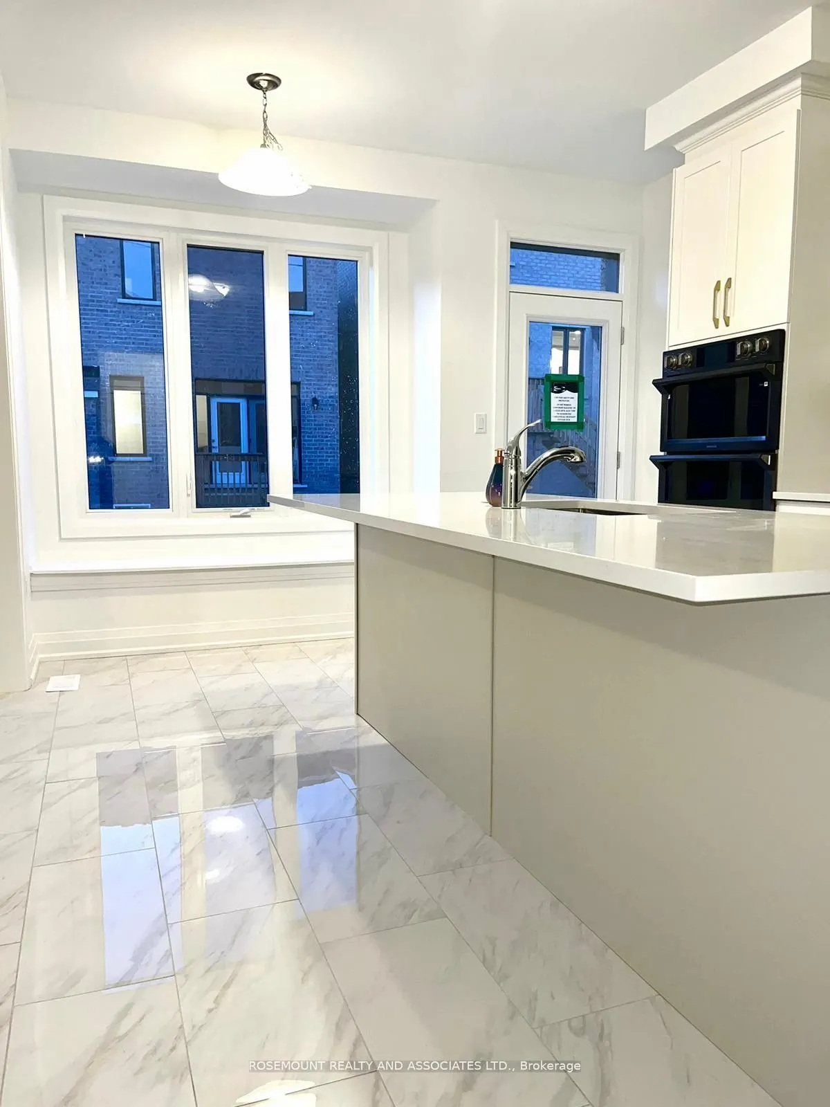 1406 Mockingbird Square