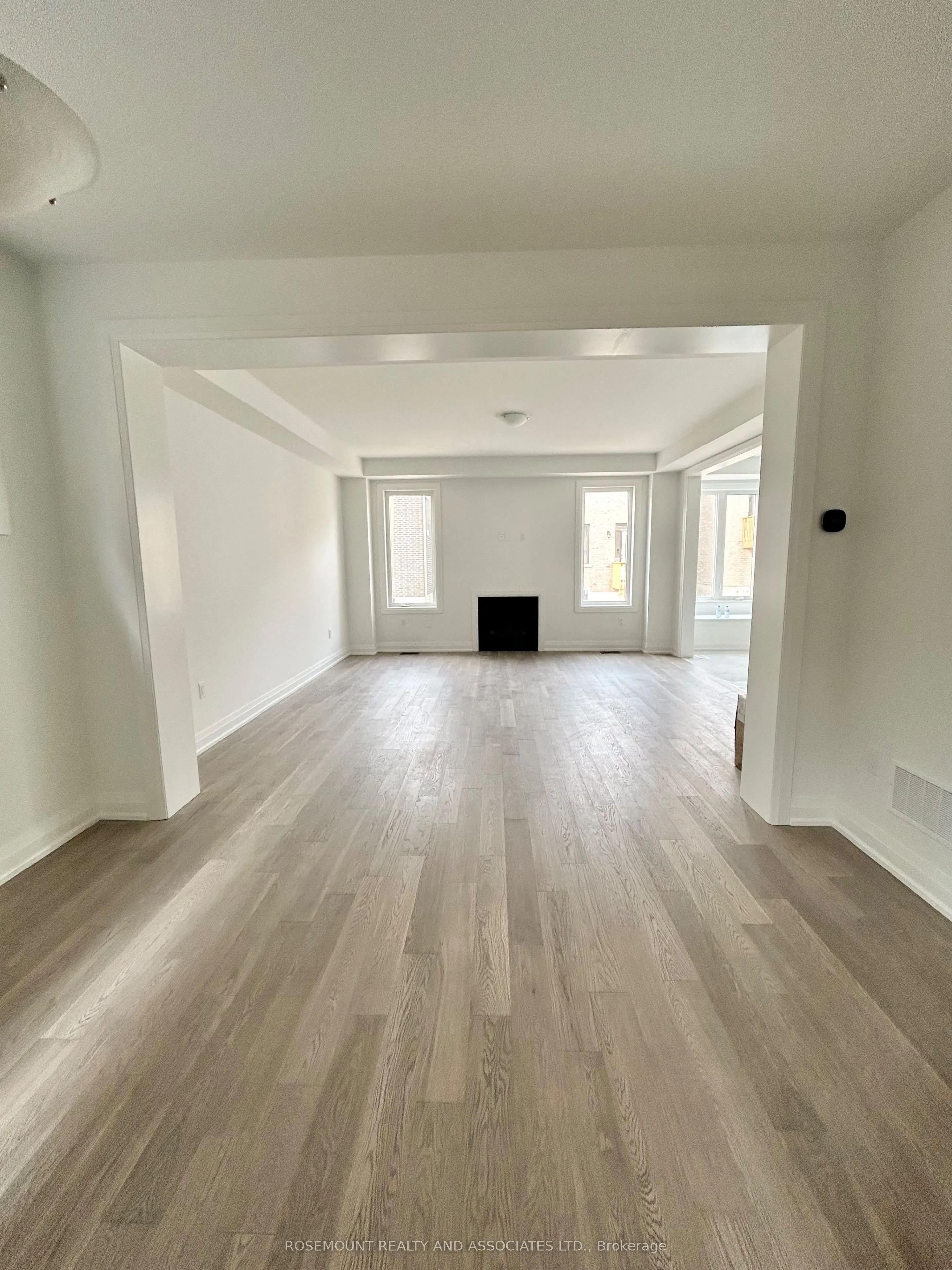 1406 Mockingbird Square