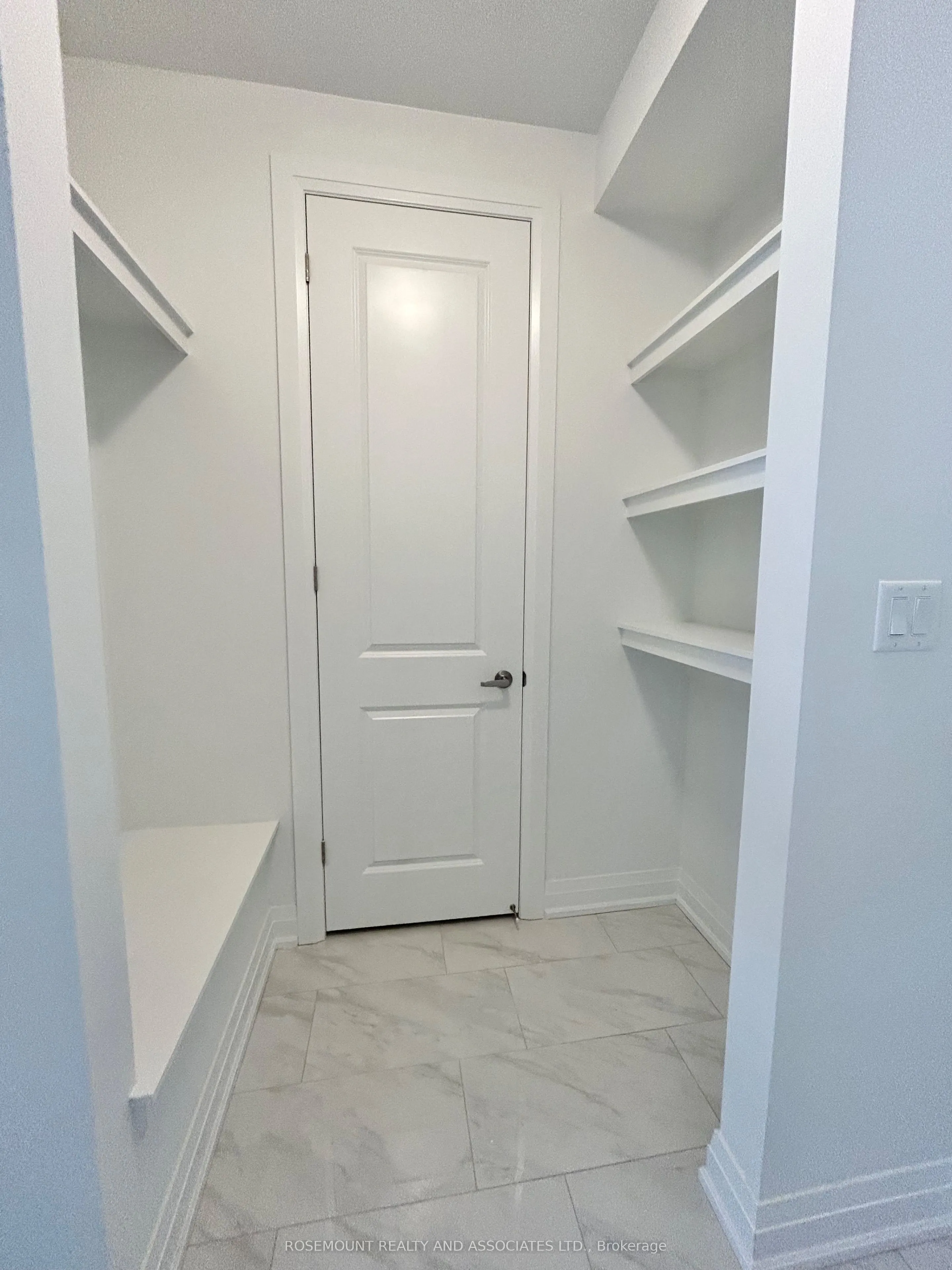 1406 Mockingbird Square