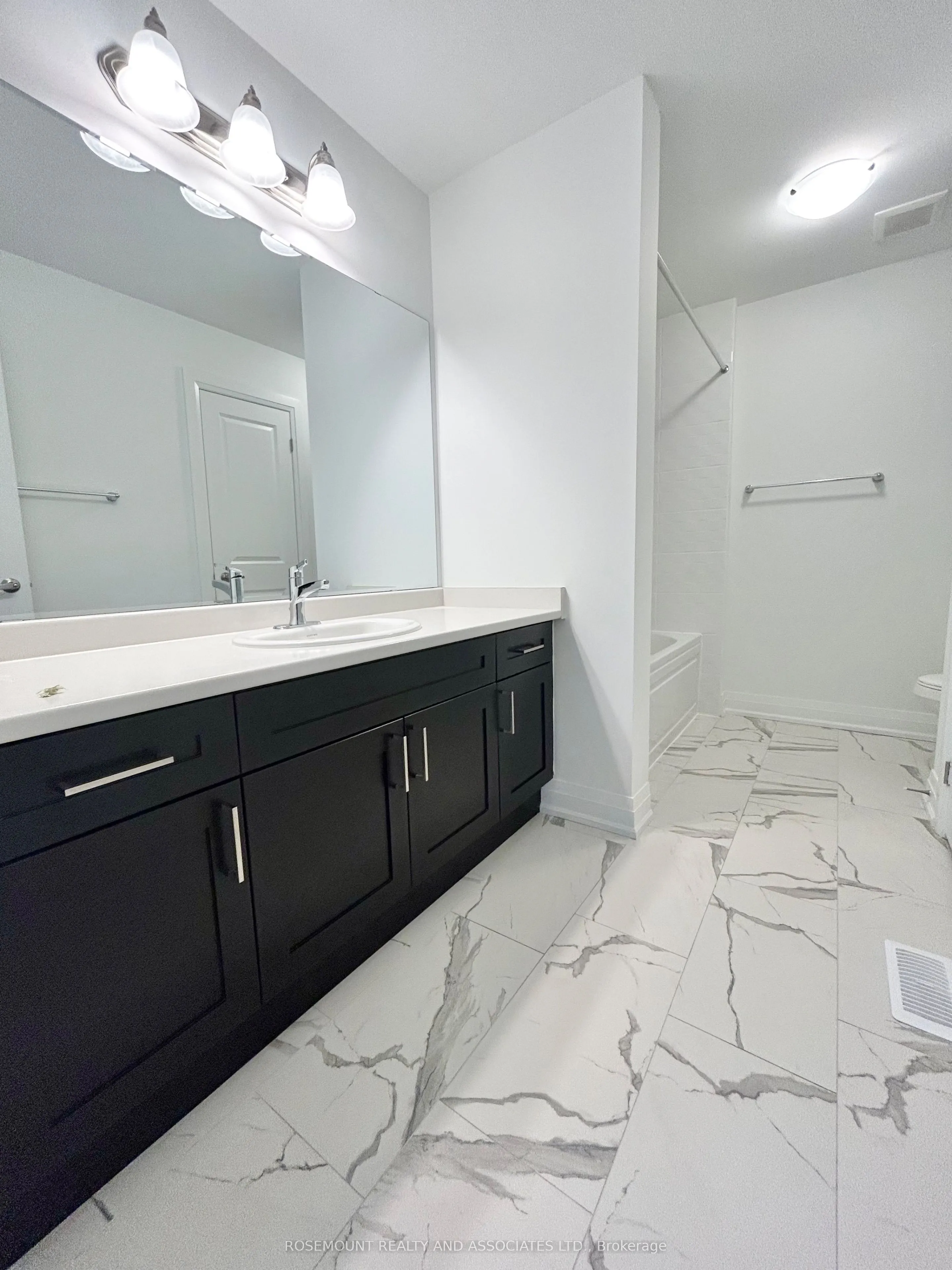 1406 Mockingbird Square
