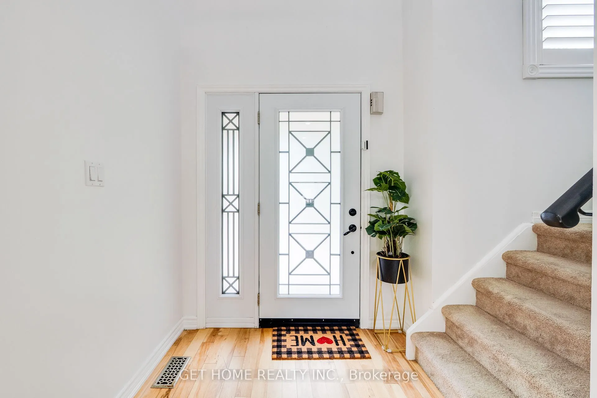 1119 Ashgrove Crescent