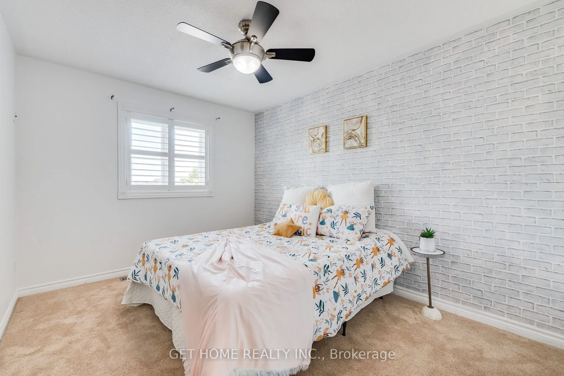 1119 Ashgrove Crescent