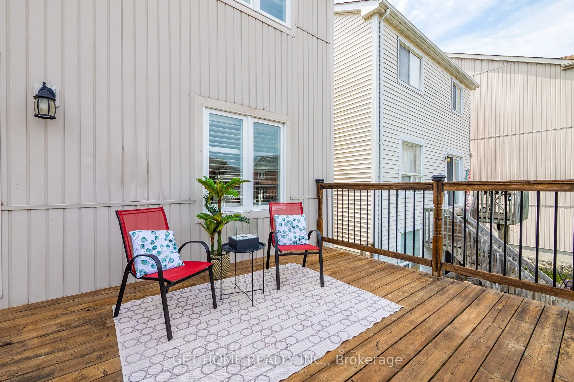 1119 Ashgrove Crescent