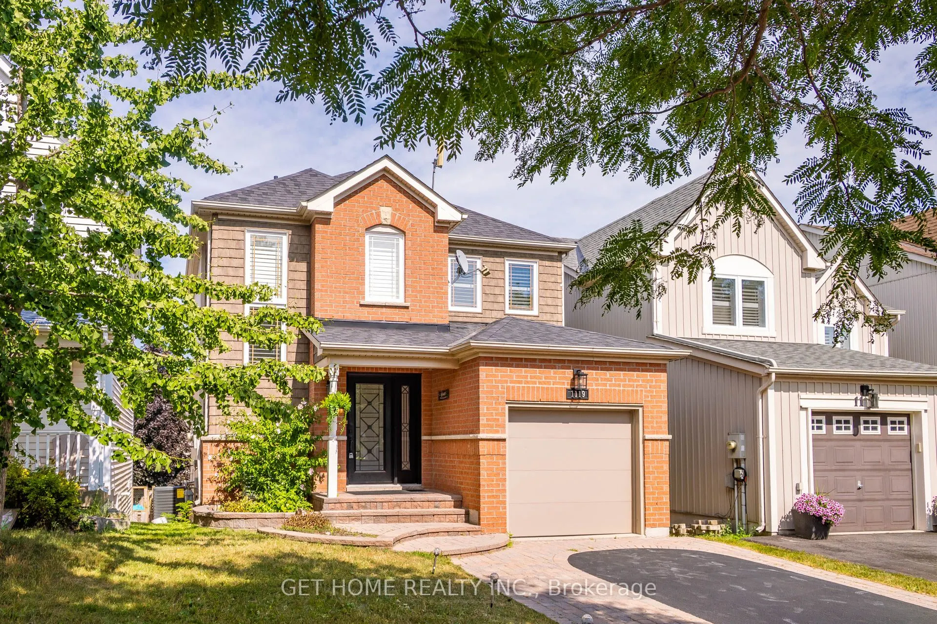 1119 Ashgrove Crescent