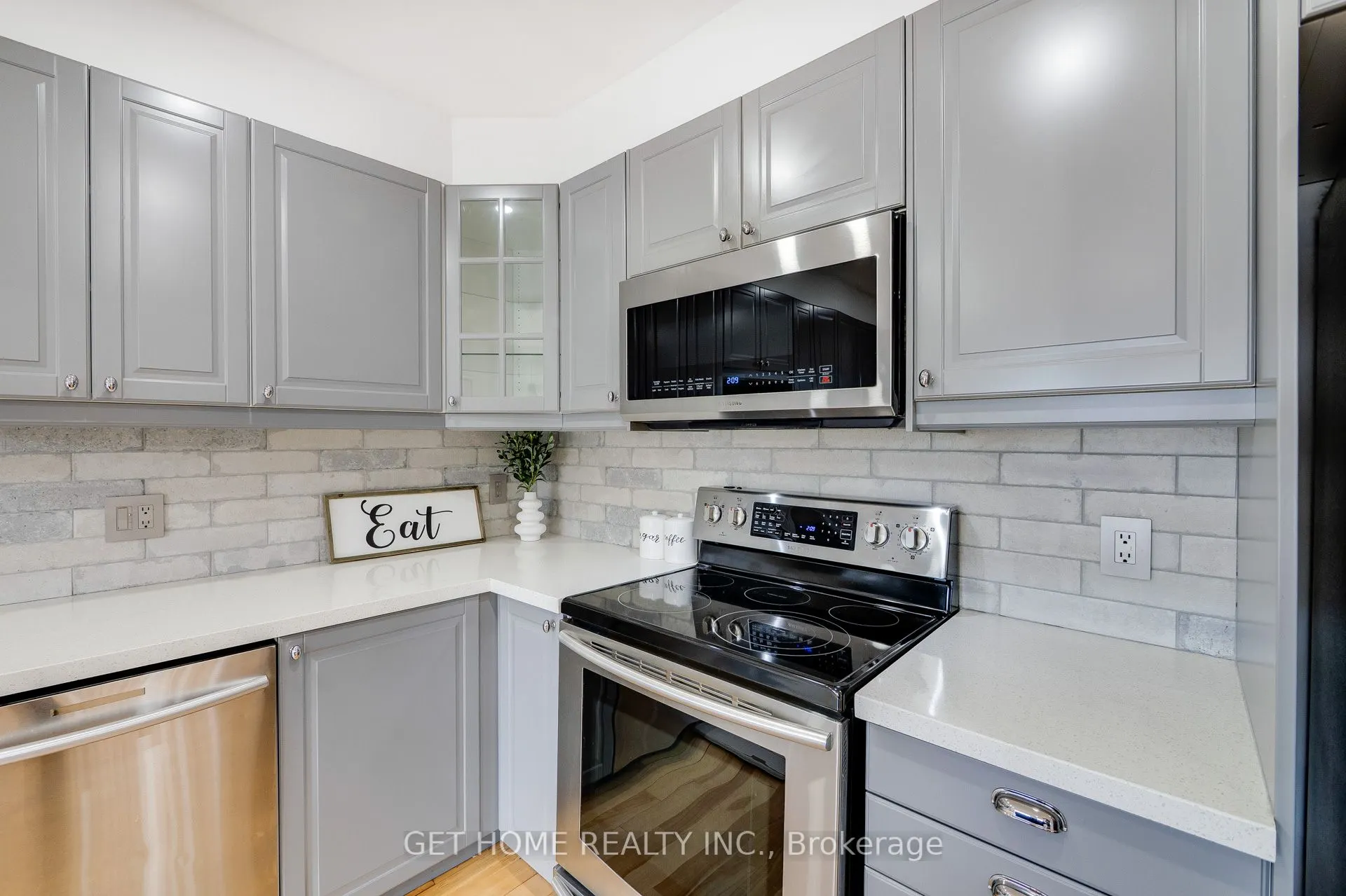 1119 Ashgrove Crescent