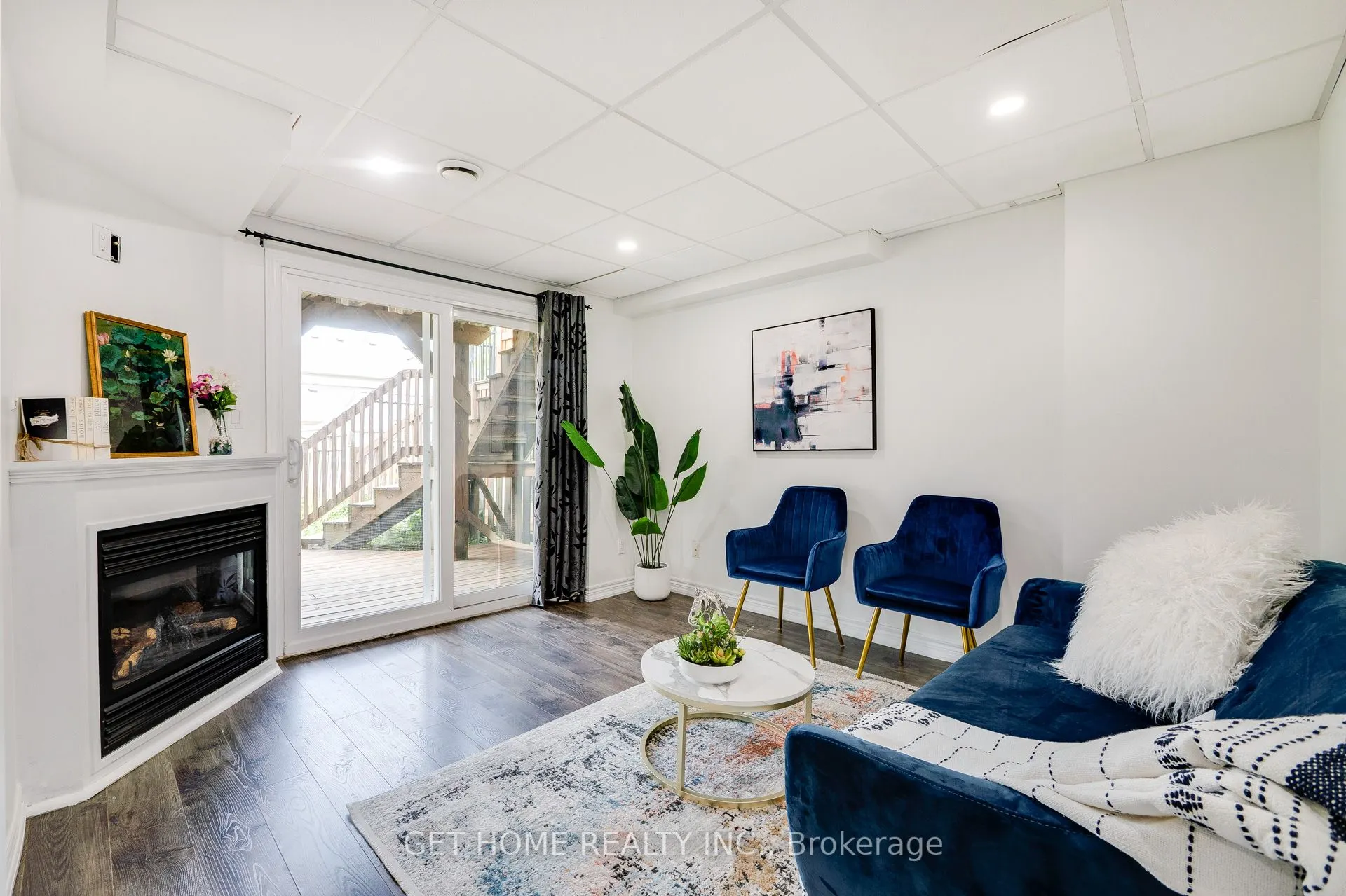 1119 Ashgrove Crescent
