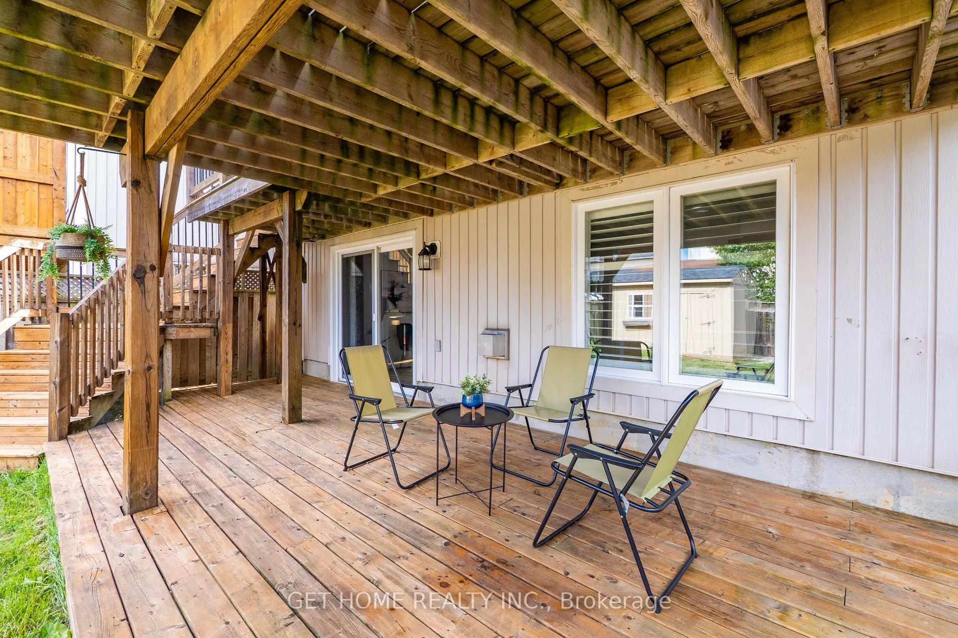 1119 Ashgrove Crescent