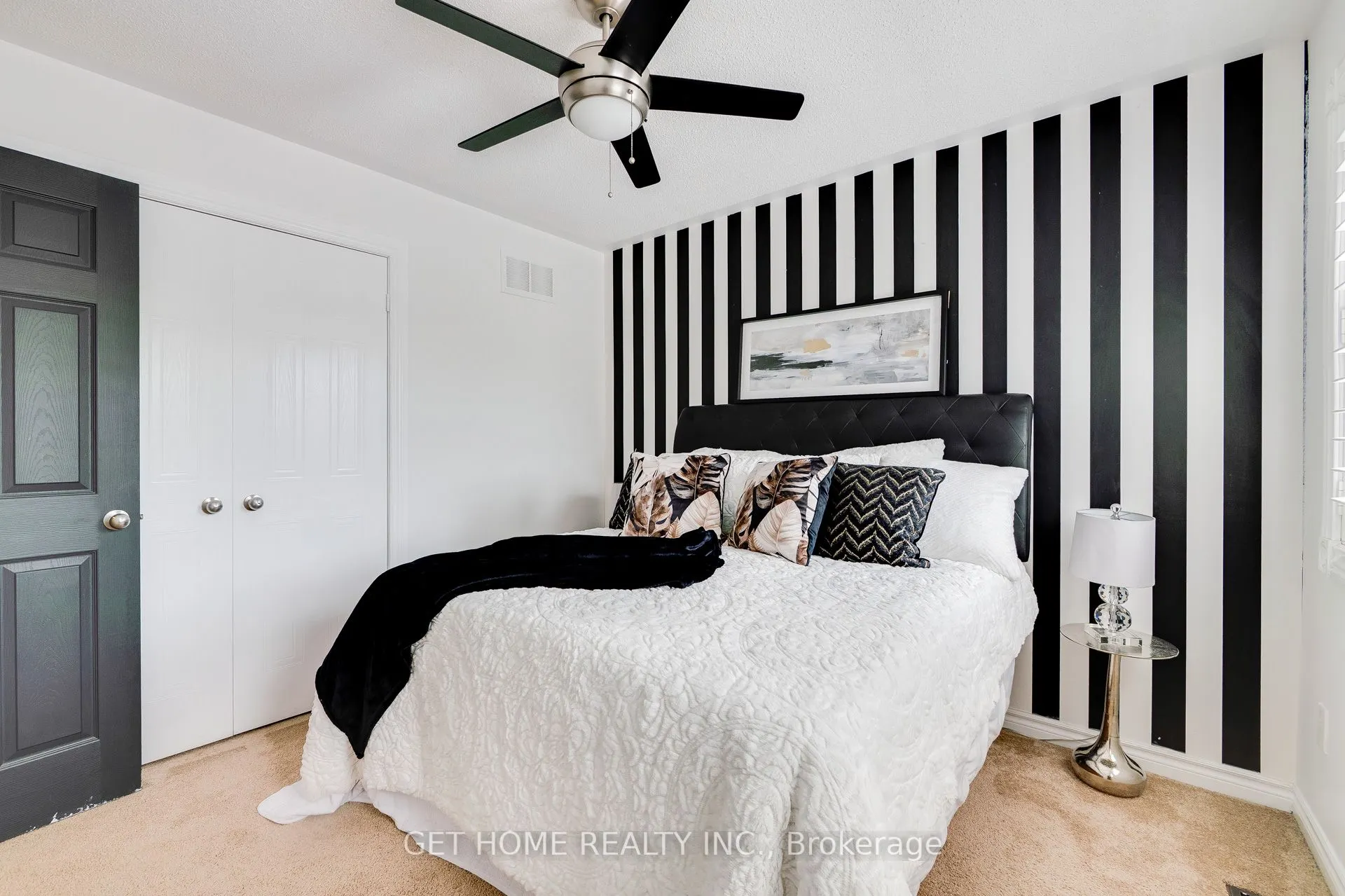 1119 Ashgrove Crescent