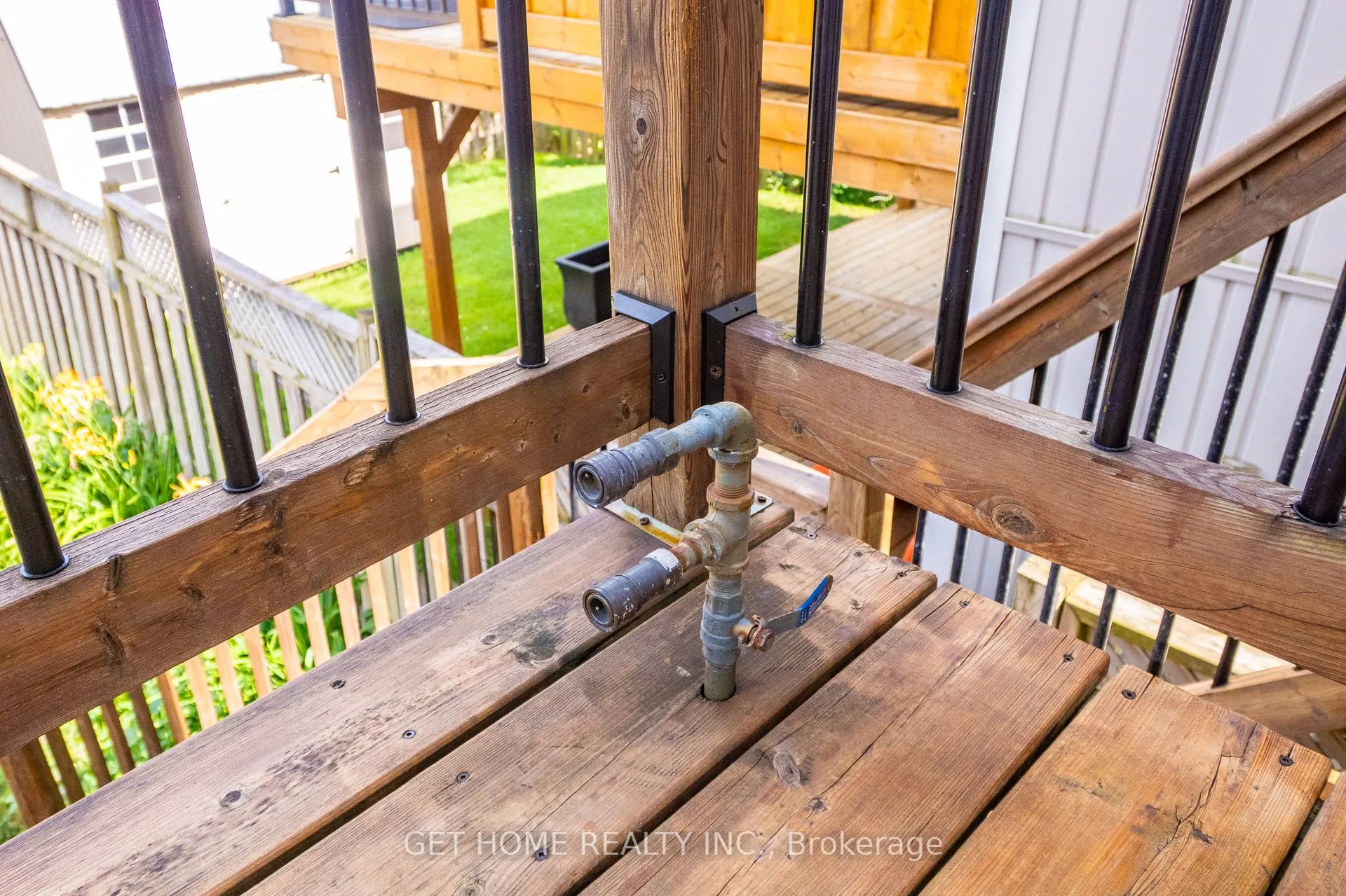 1119 Ashgrove Crescent