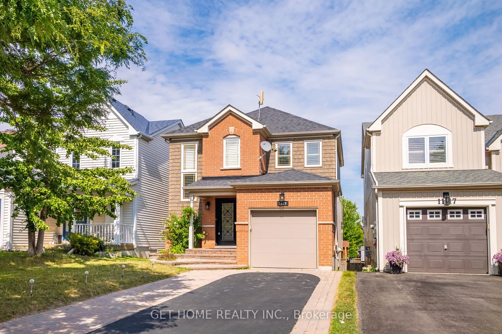 1119 Ashgrove Crescent