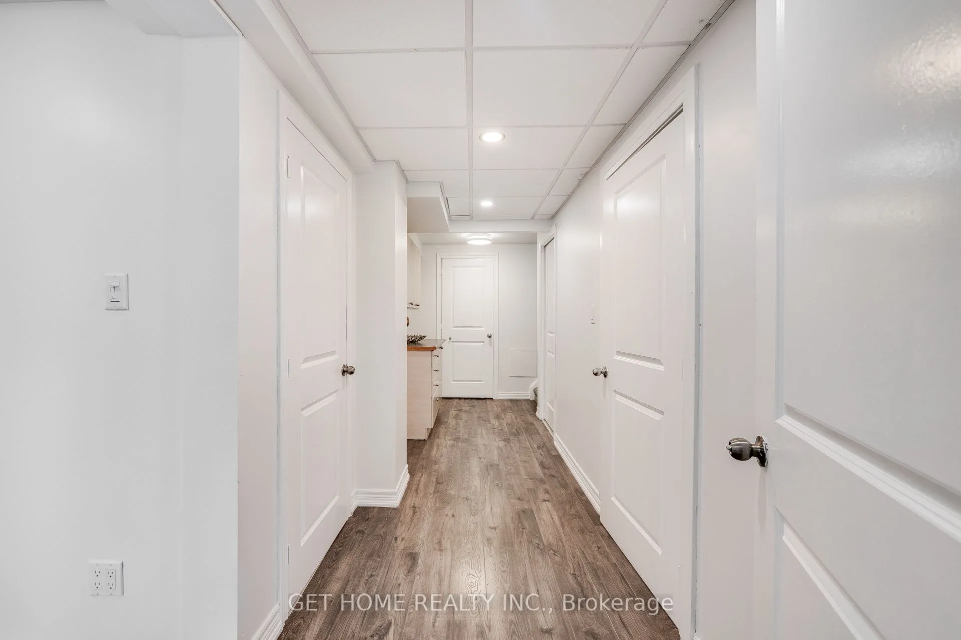 1119 Ashgrove Crescent