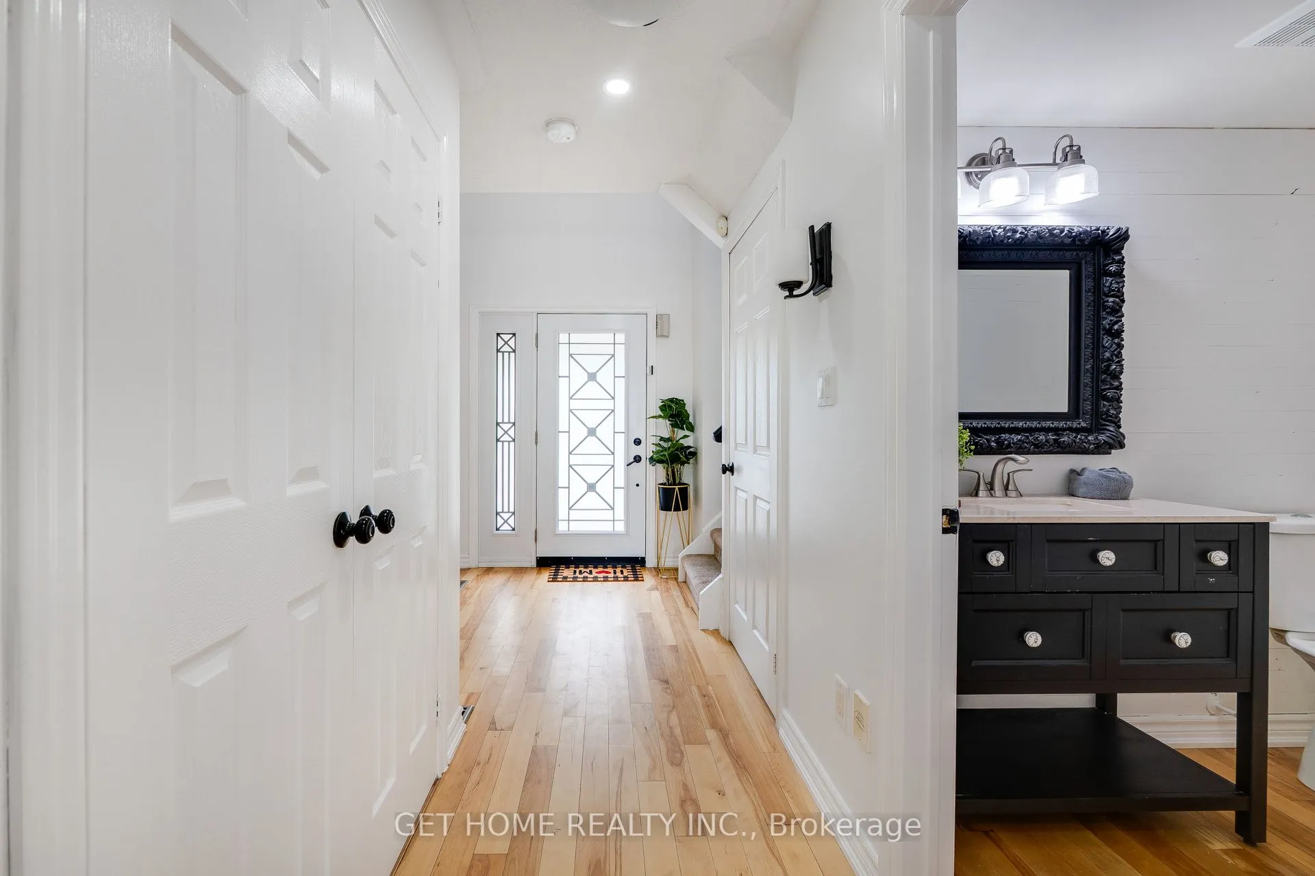 1119 Ashgrove Crescent