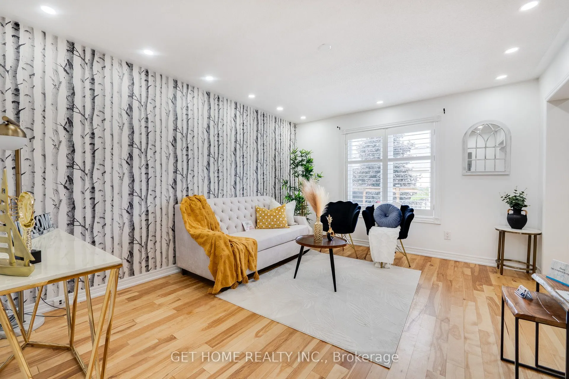 1119 Ashgrove Crescent