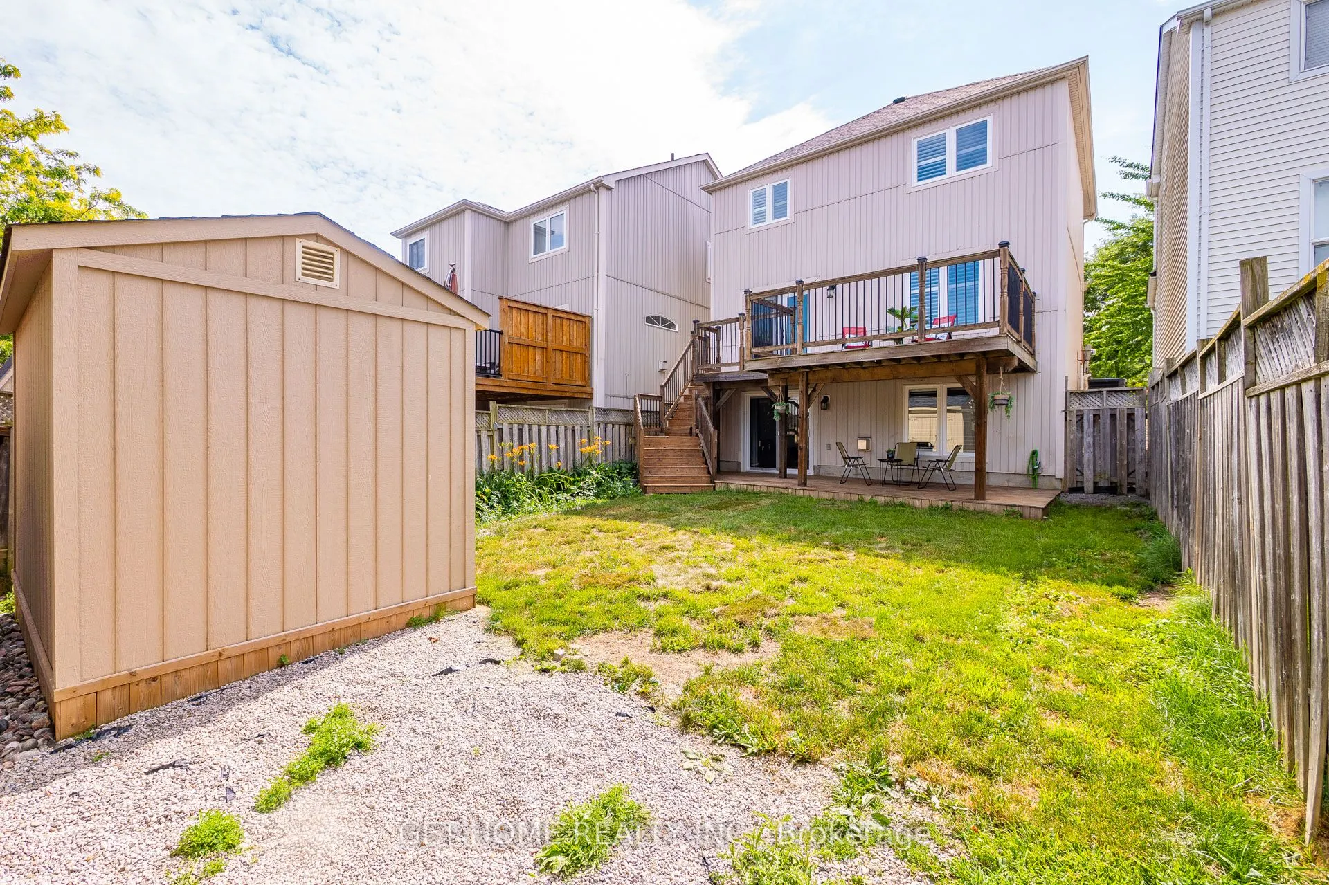 1119 Ashgrove Crescent