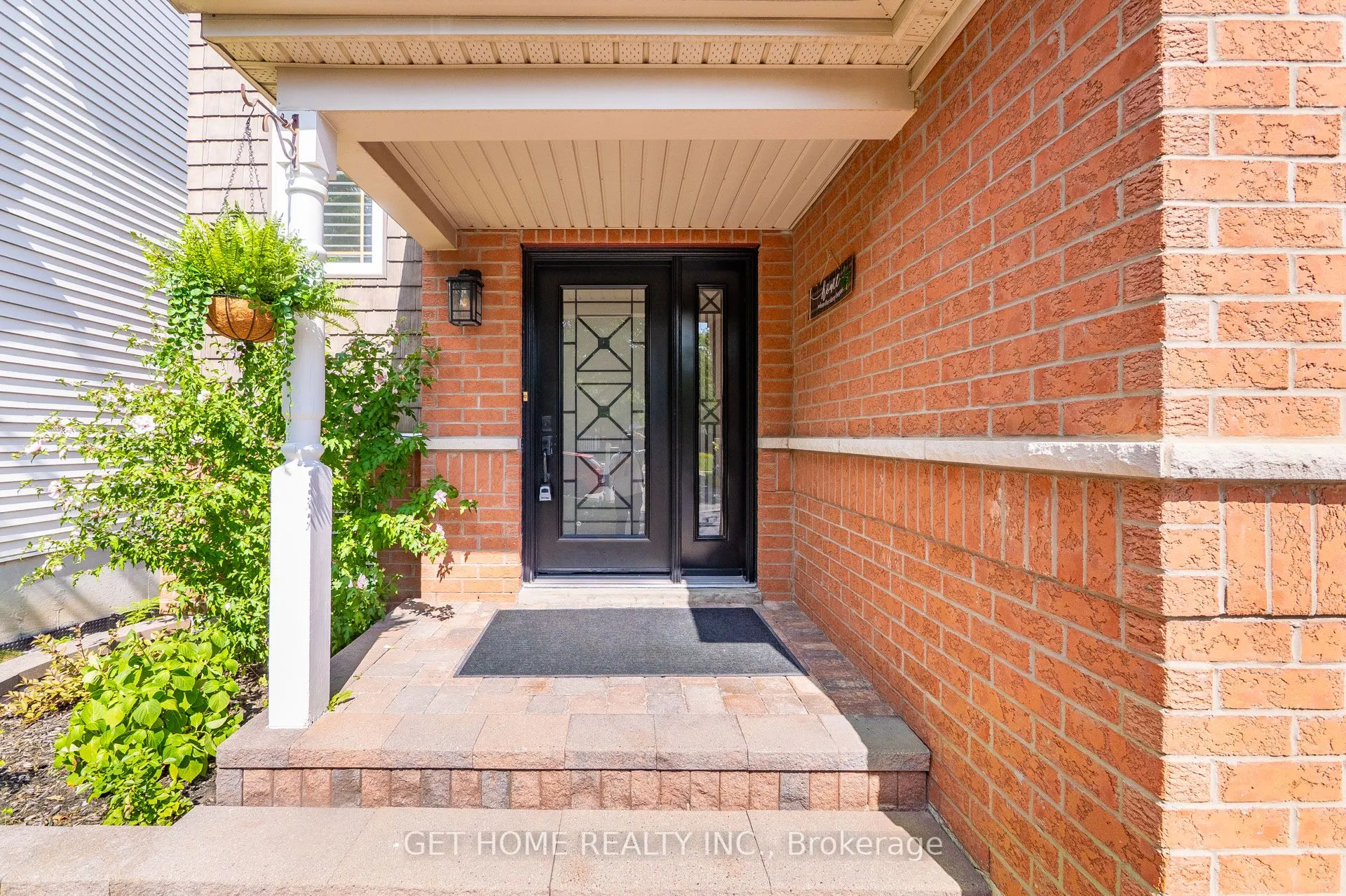1119 Ashgrove Crescent
