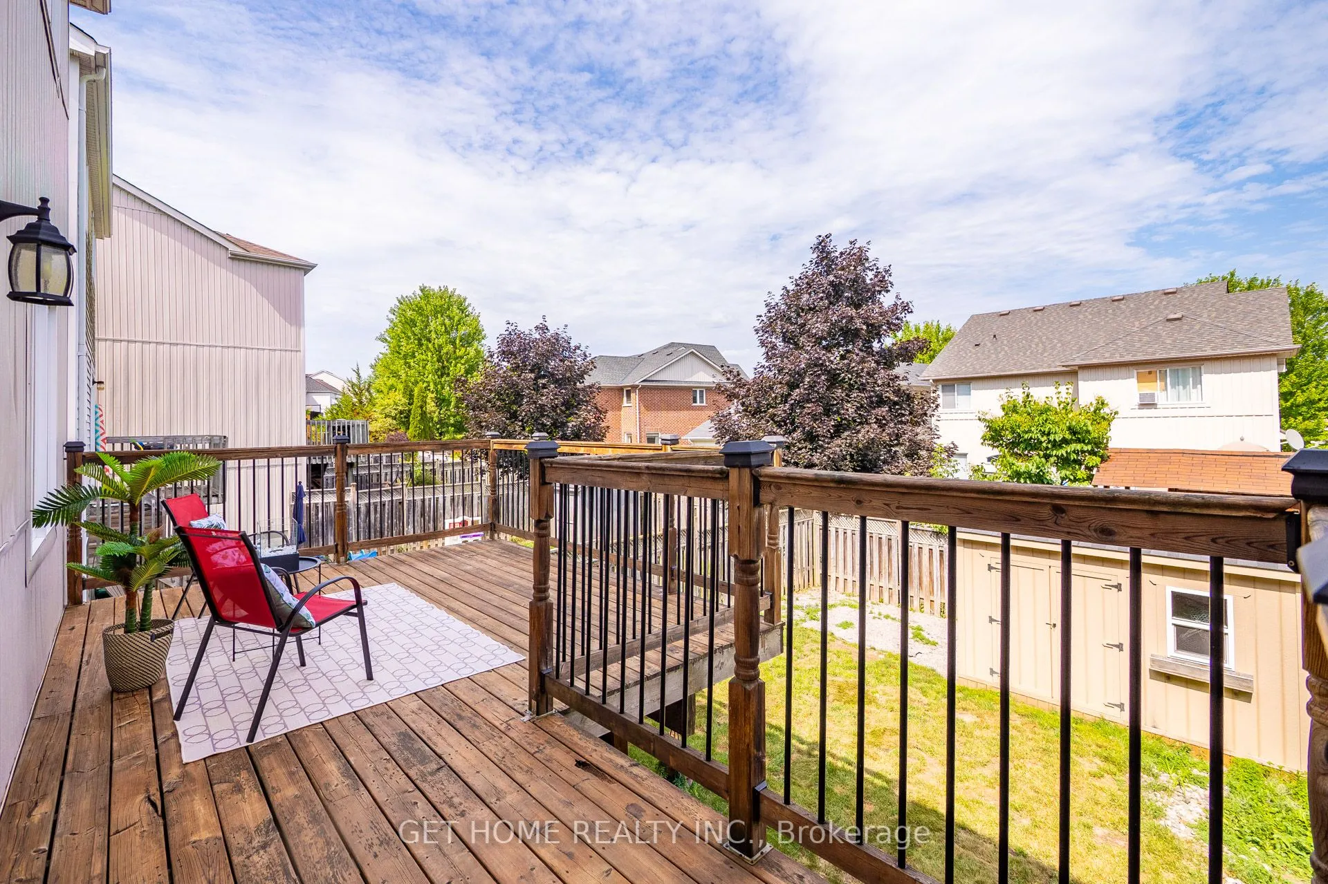 1119 Ashgrove Crescent