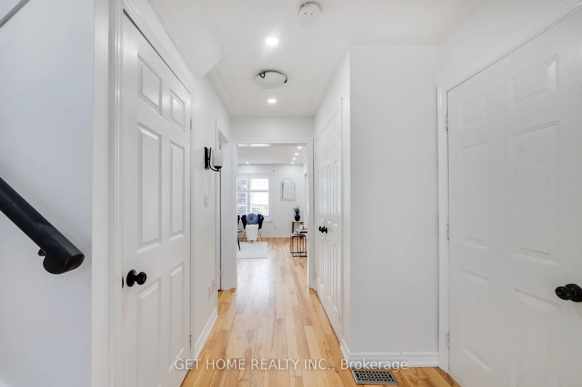 1119 Ashgrove Crescent