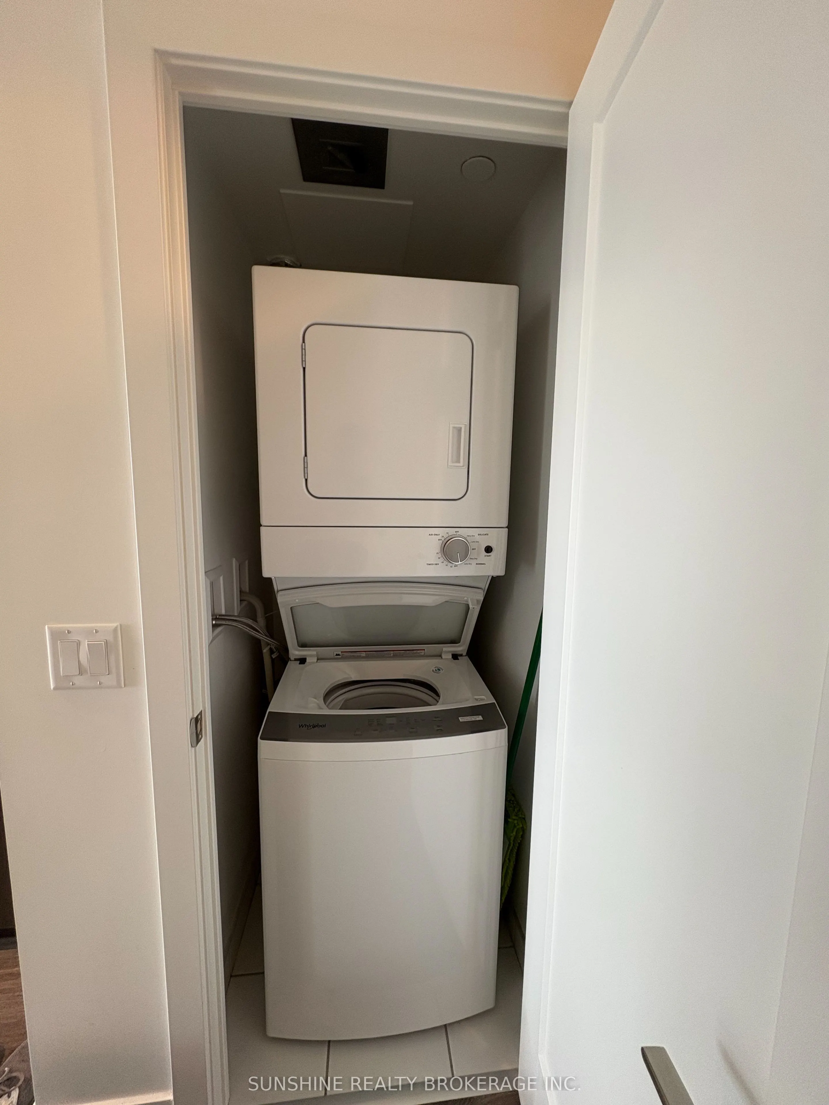 2545 simcoe Street N, #1701