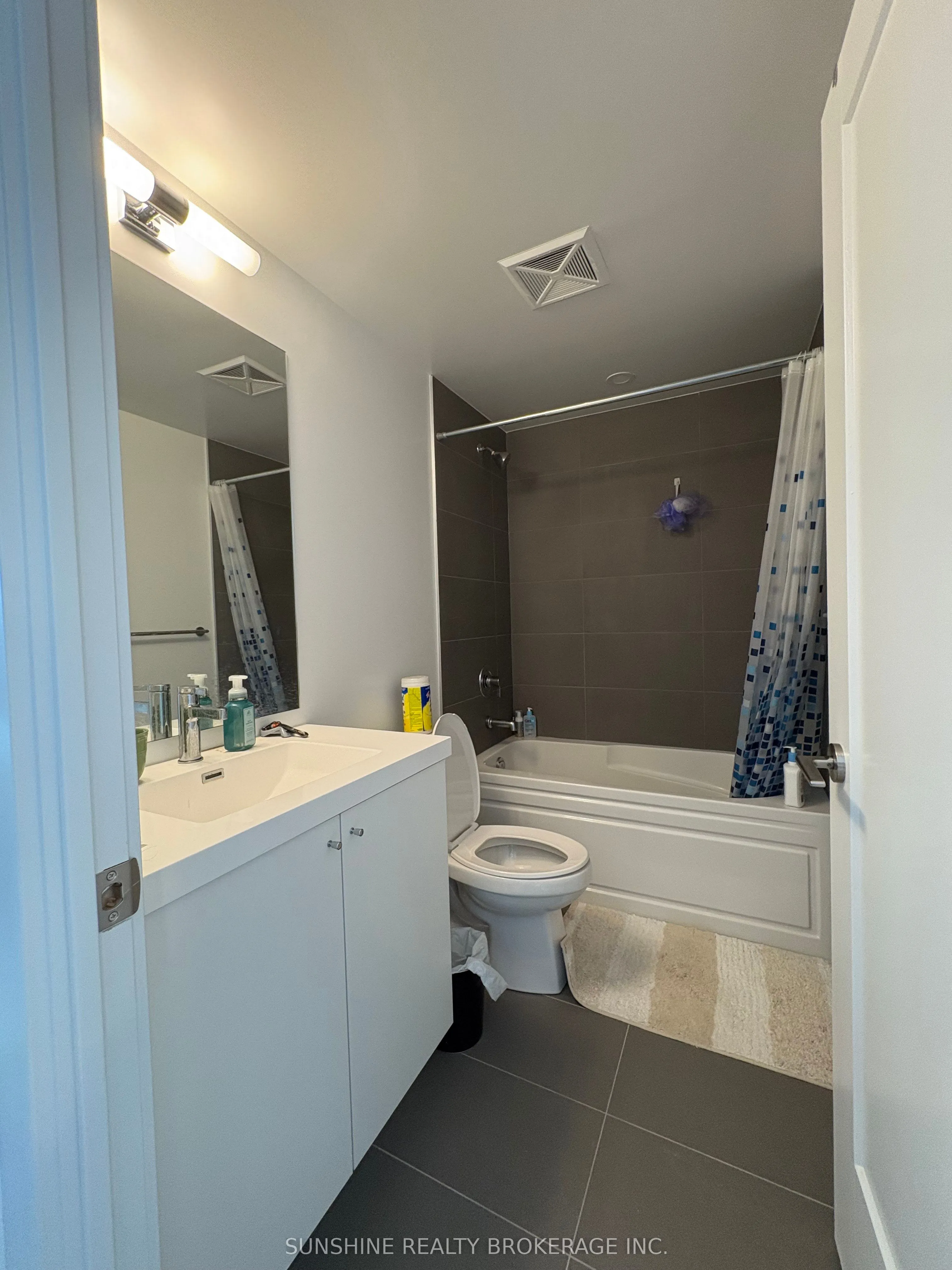 2545 simcoe Street N, #1701