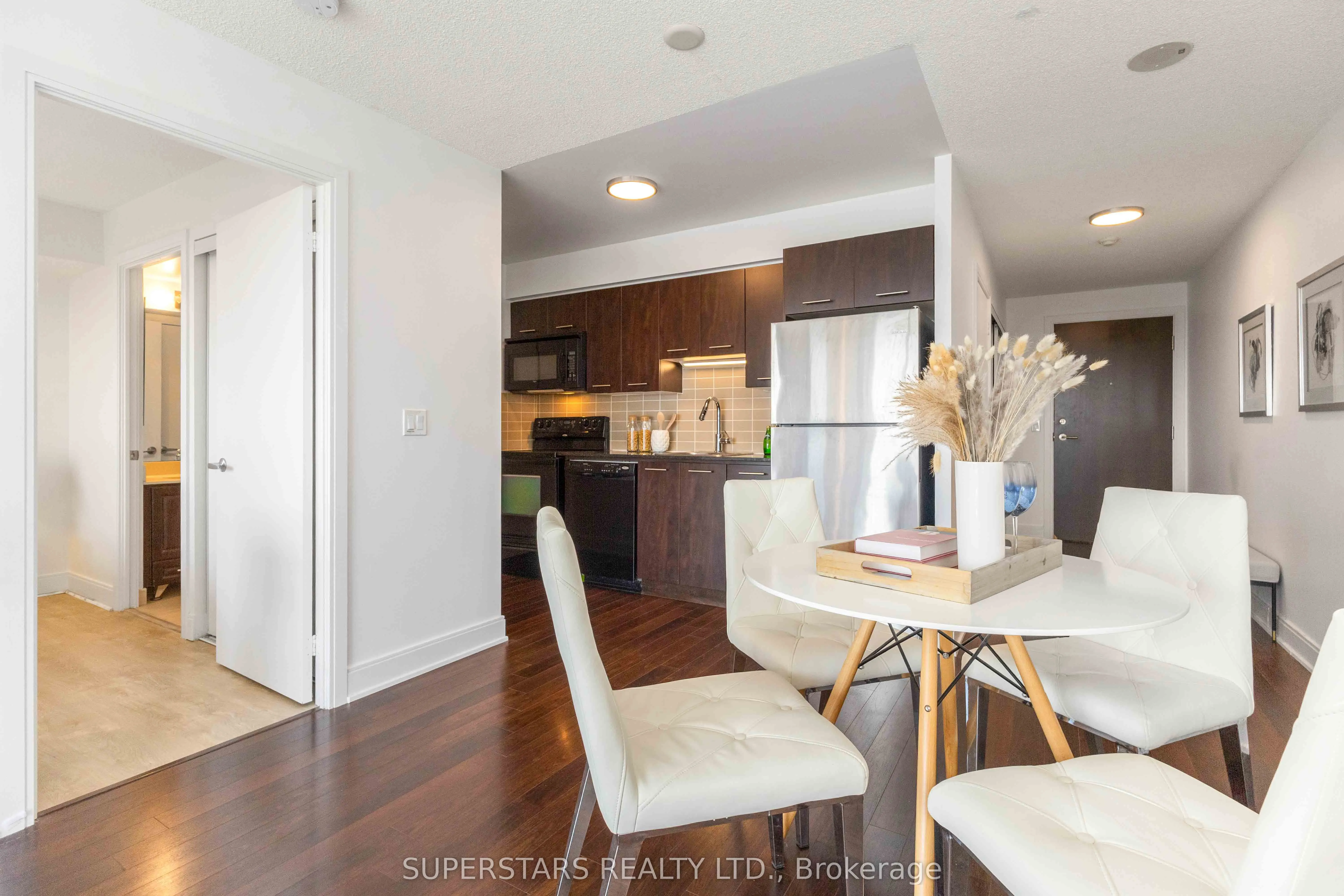 135 Village Green Square, #2726