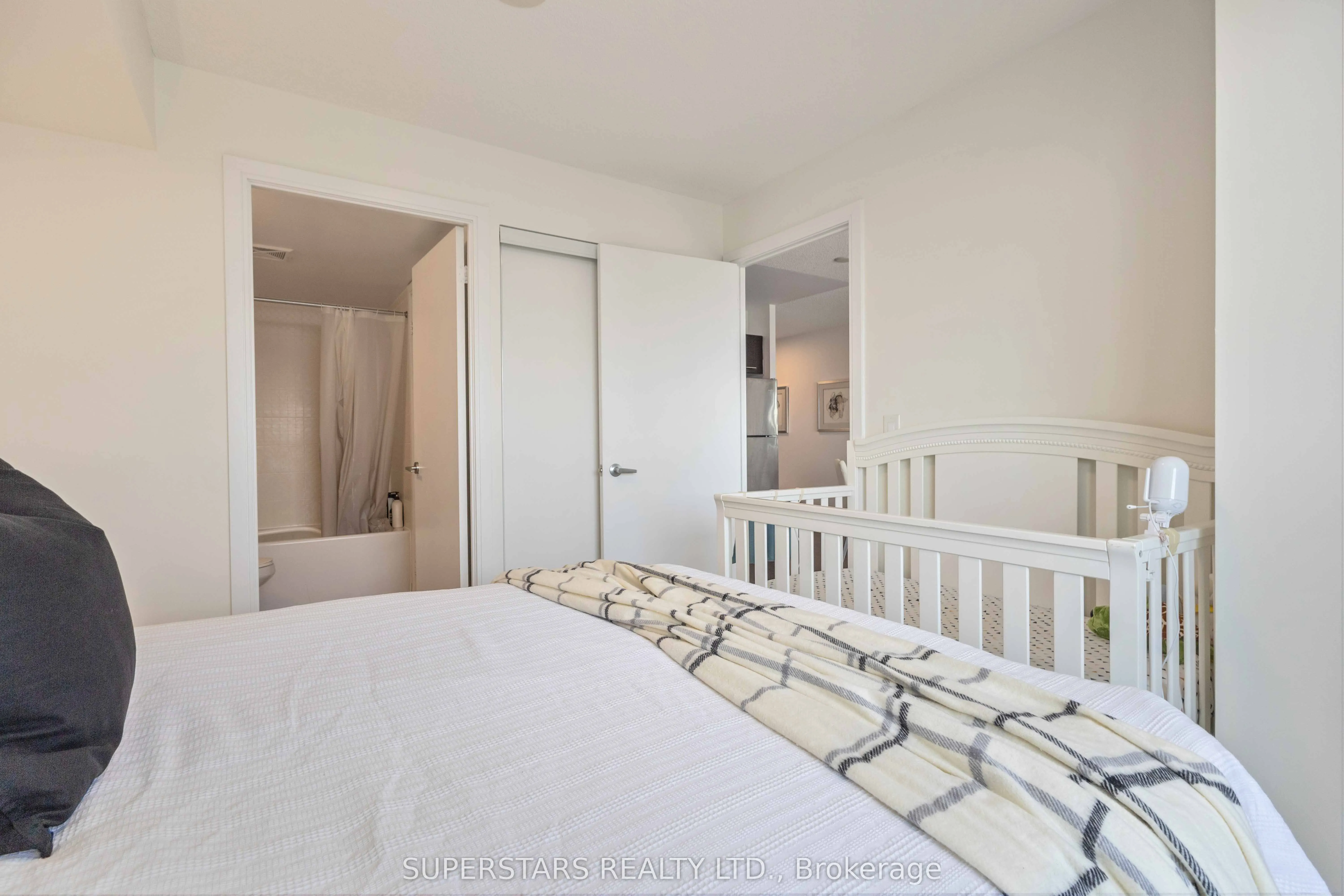 135 Village Green Square, #2726
