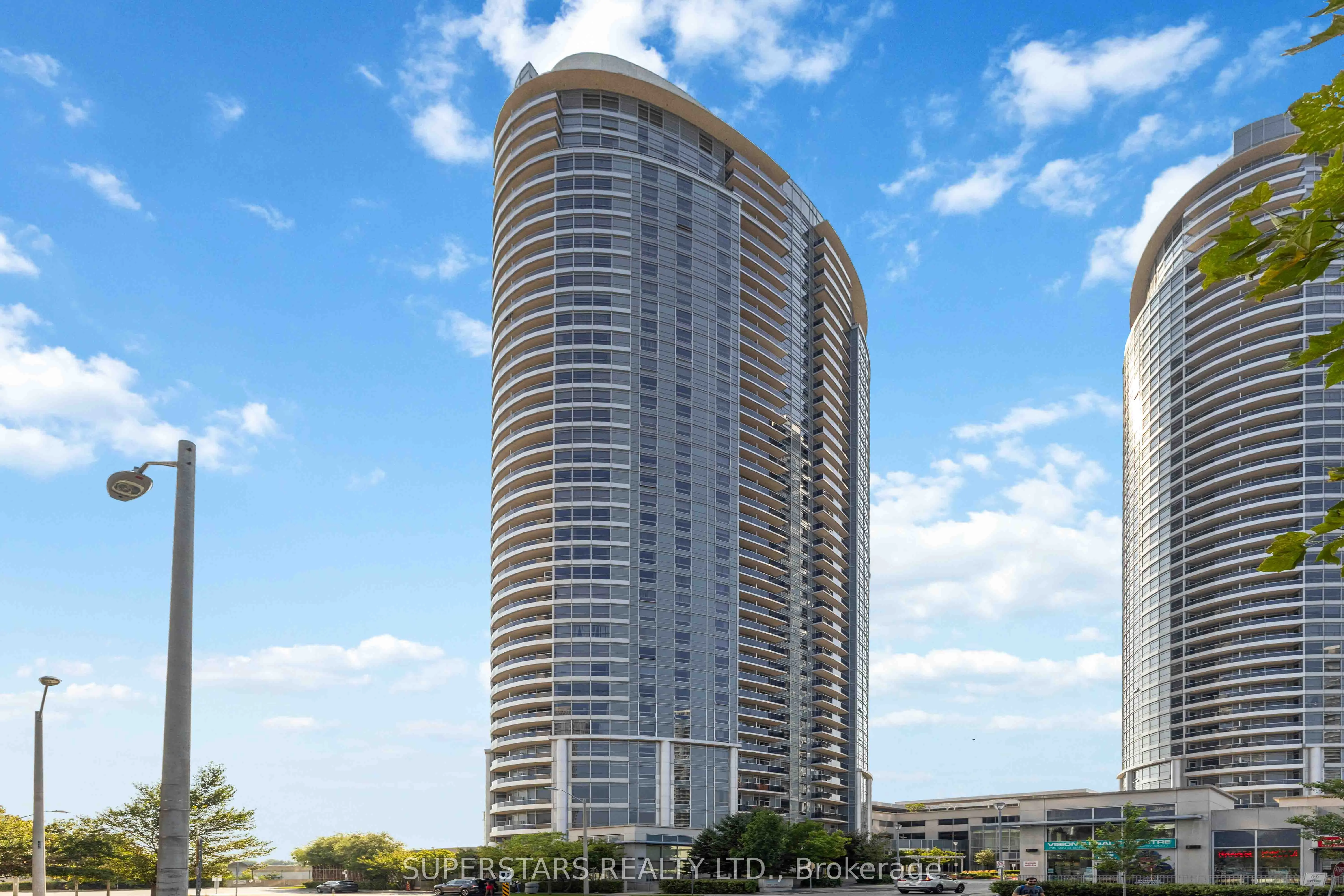 135 Village Green Square, #2726