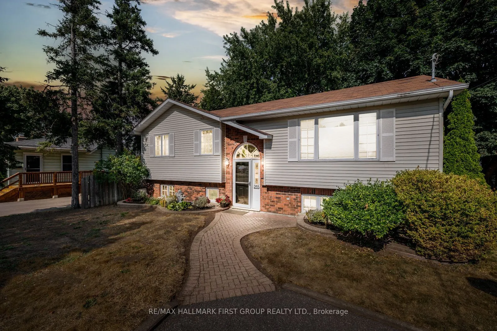 255 Gibbons Street