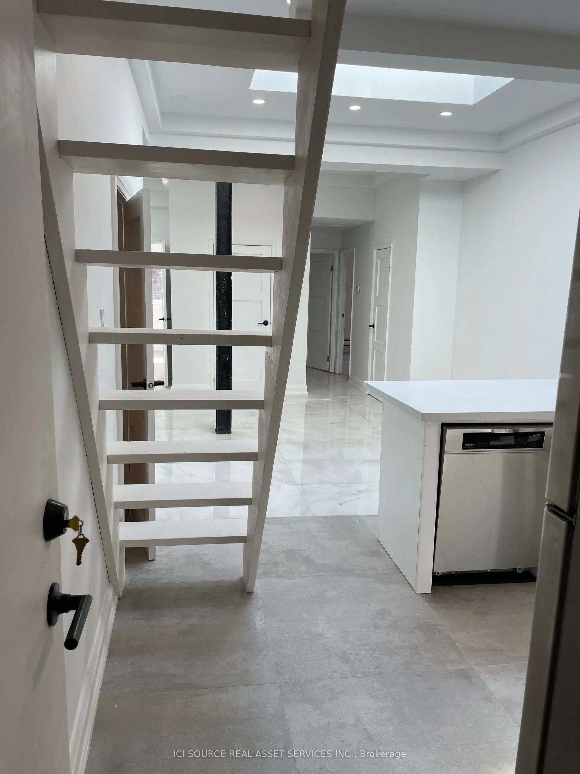 754 Queen Street E, #3
