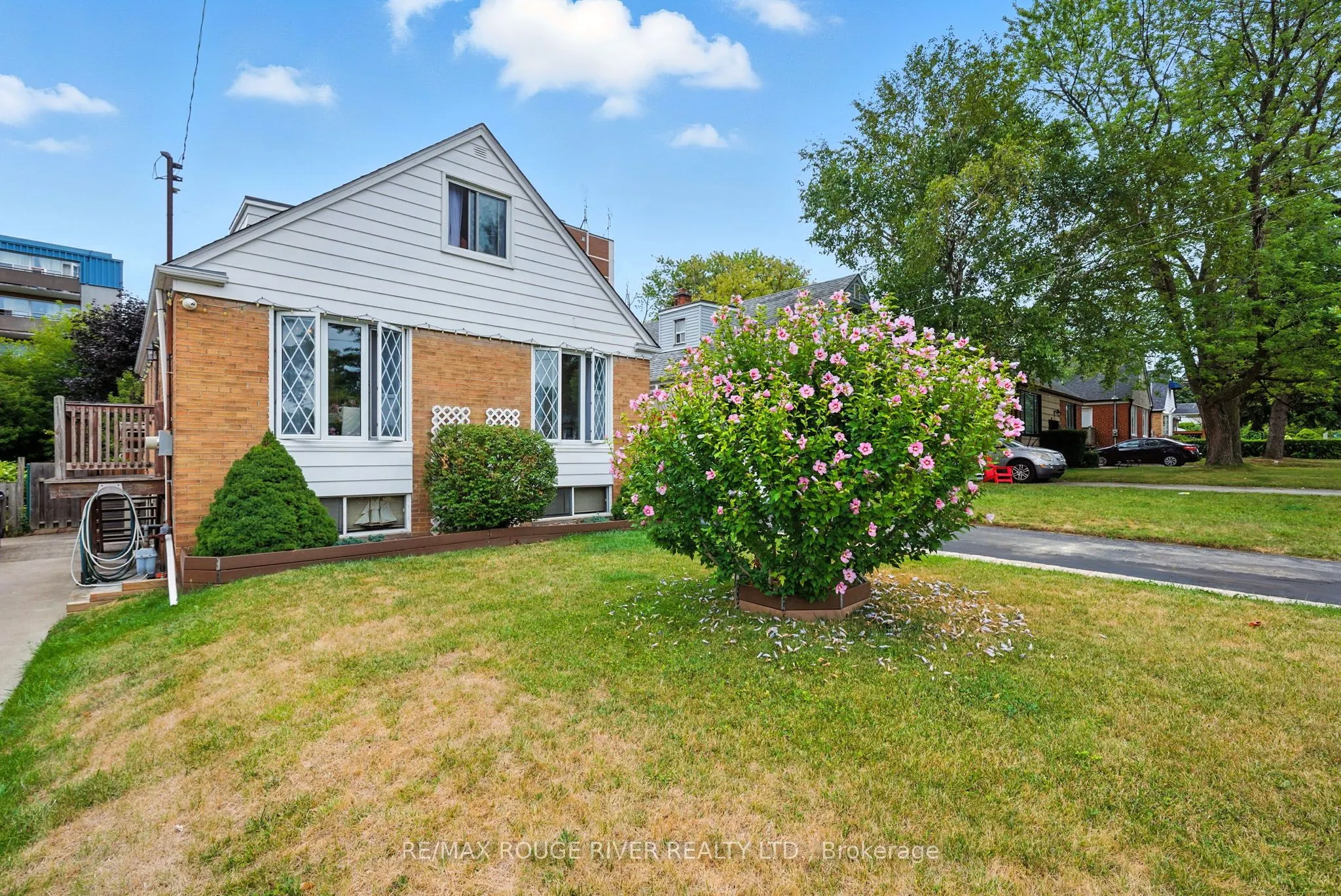 51 Elfreda Boulevard