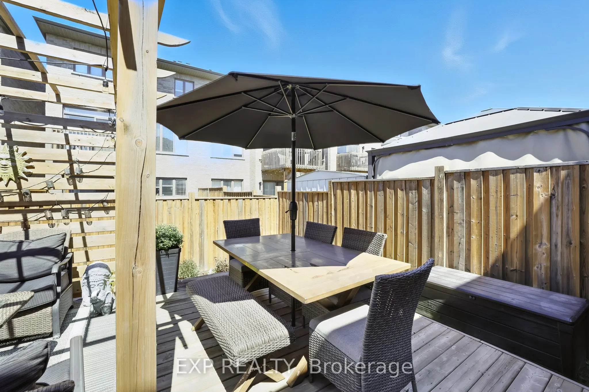 128 Vanier Street